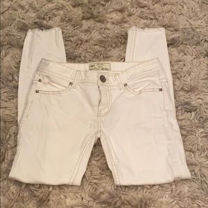 Free people white ripped jeans! ✨